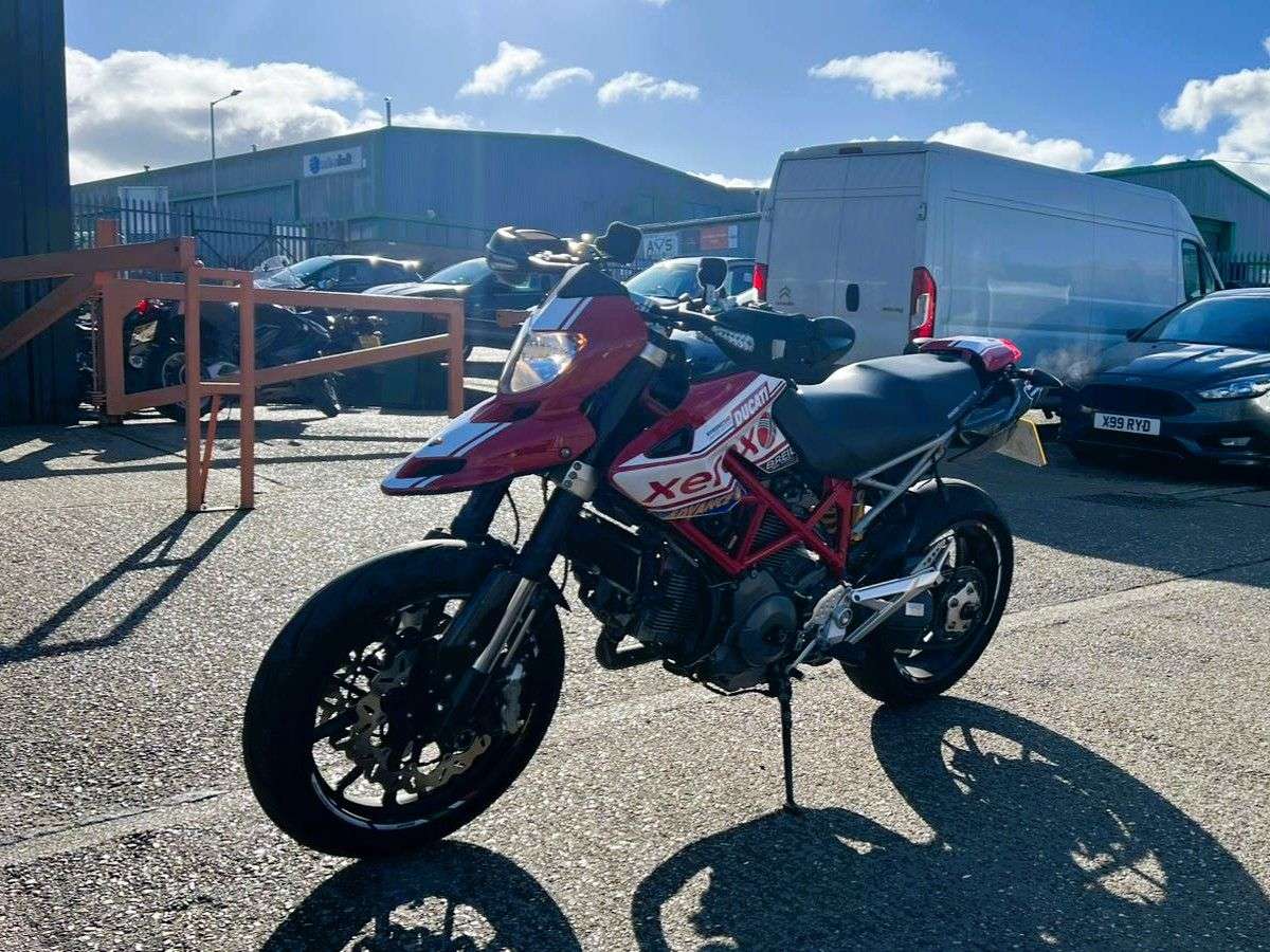 2011 DUCATI HYPERMOTARD 1100 2011 DUCATI HYPERMOTARD 1100