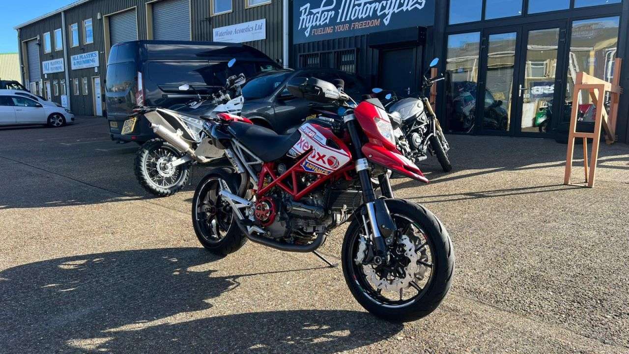 2011 DUCATI HYPERMOTARD 1100 2011 DUCATI HYPERMOTARD 1100
