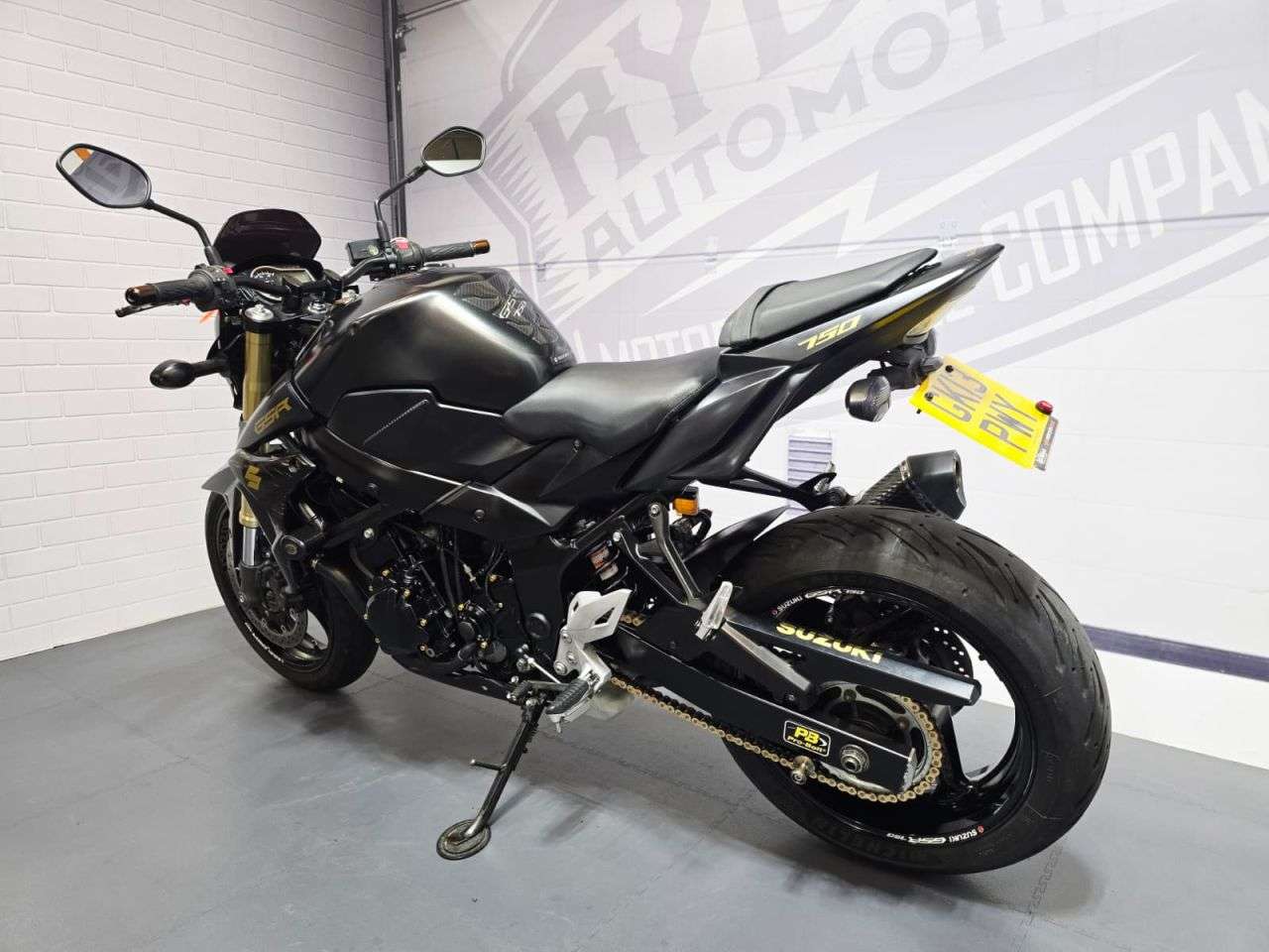 2013 SUZUKI GSR750 2013 SUZUKI GSR750