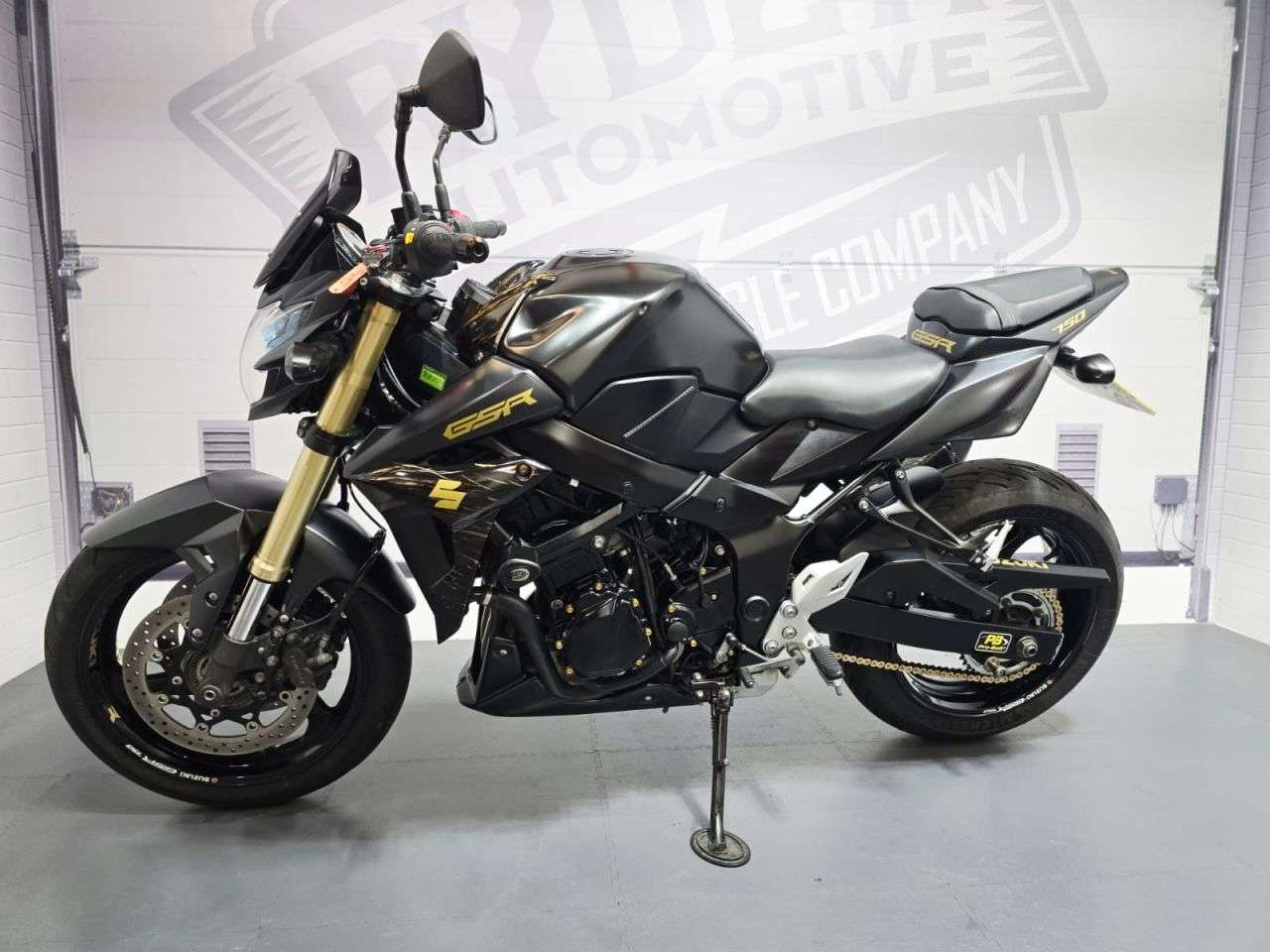 2013 SUZUKI GSR750 2013 SUZUKI GSR750
