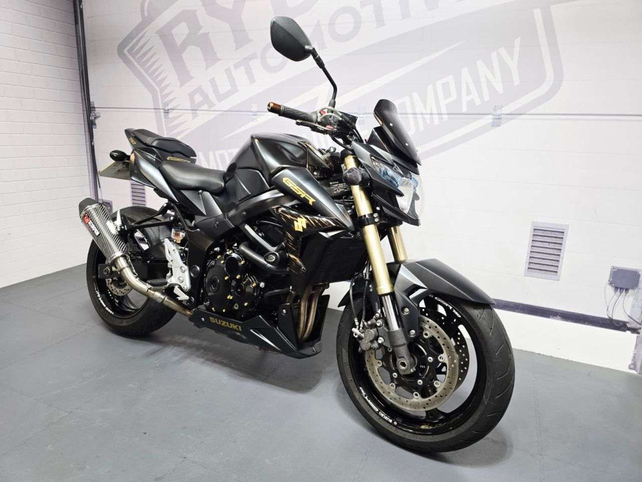 2013 SUZUKI GSR750 2013 SUZUKI GSR750
