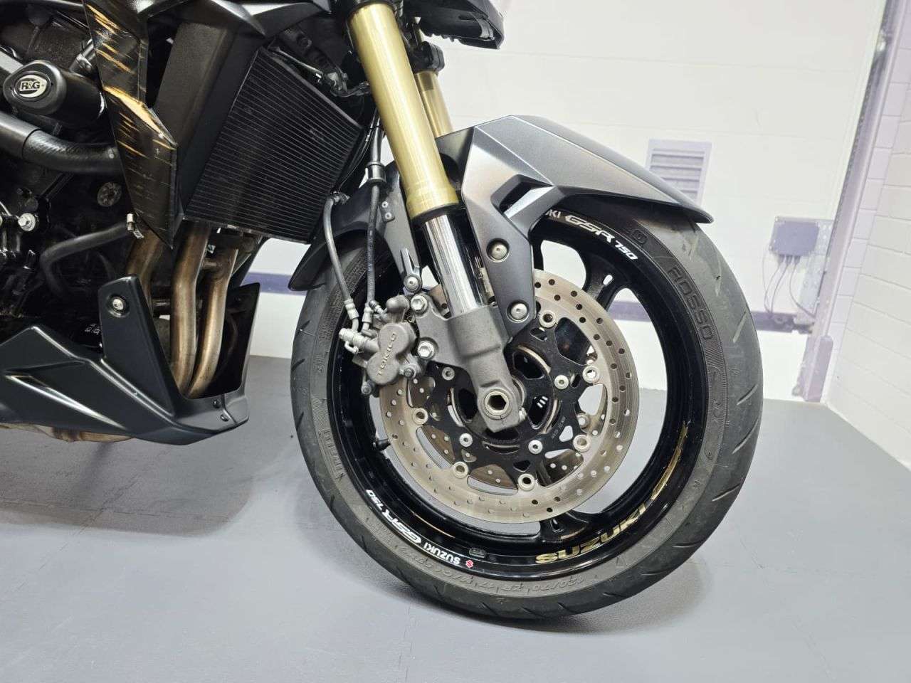 2013 SUZUKI GSR750 2013 SUZUKI GSR750