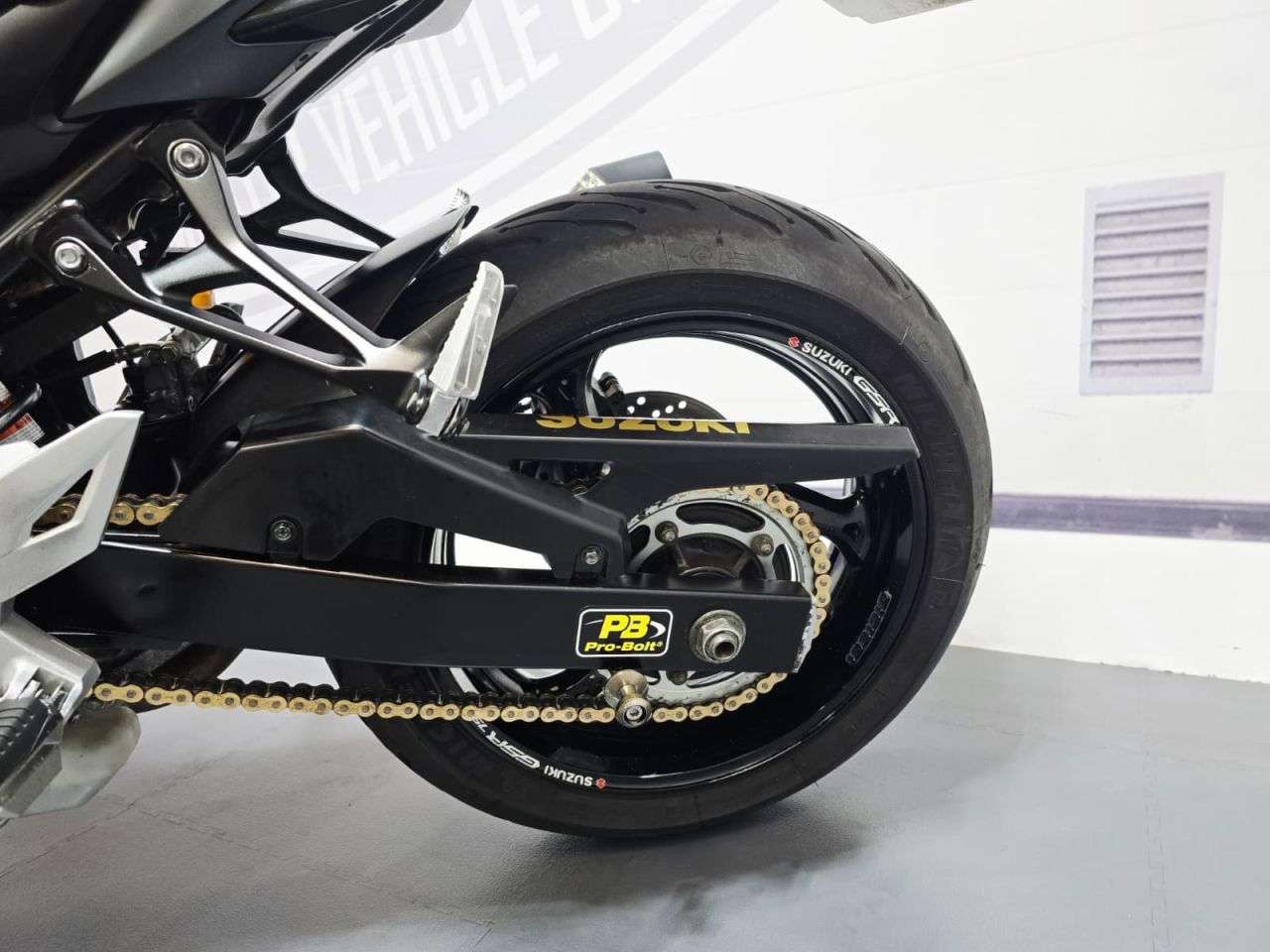 2013 SUZUKI GSR750 2013 SUZUKI GSR750