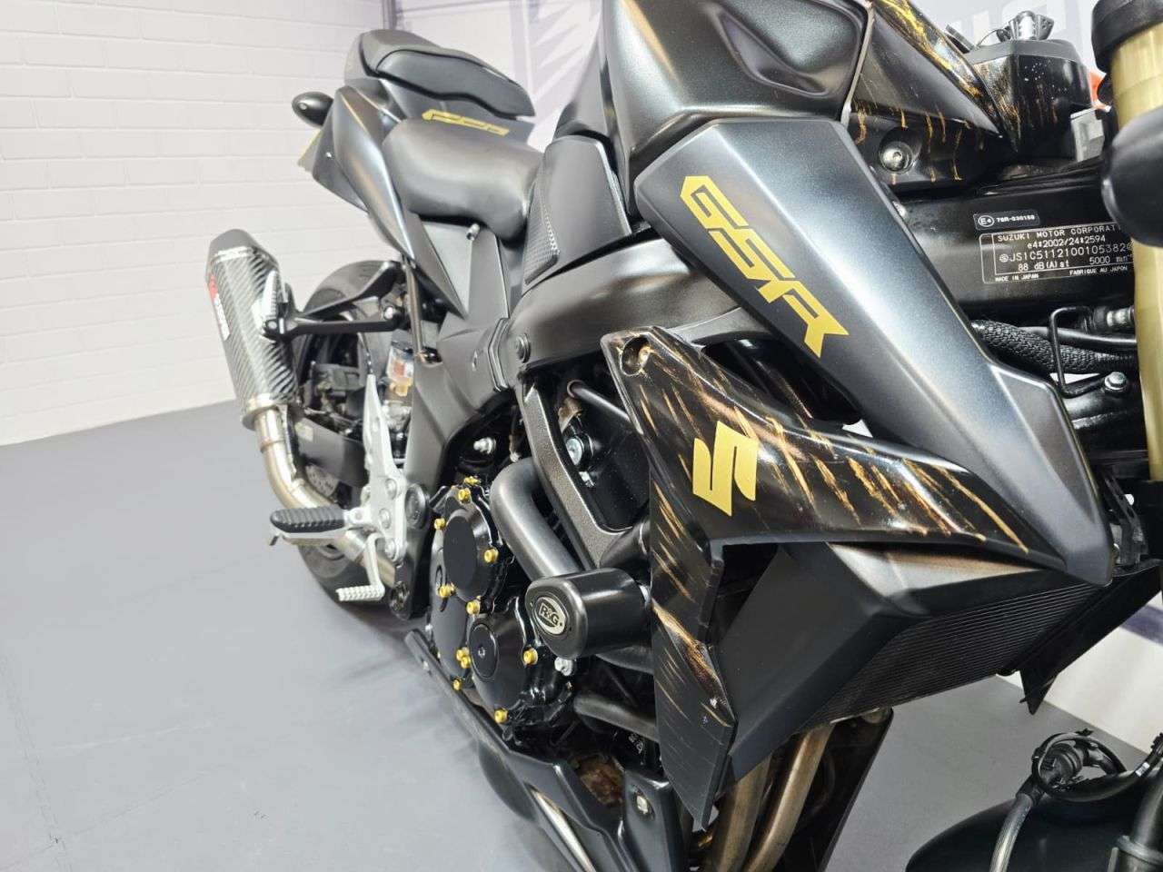 2013 SUZUKI GSR750 2013 SUZUKI GSR750