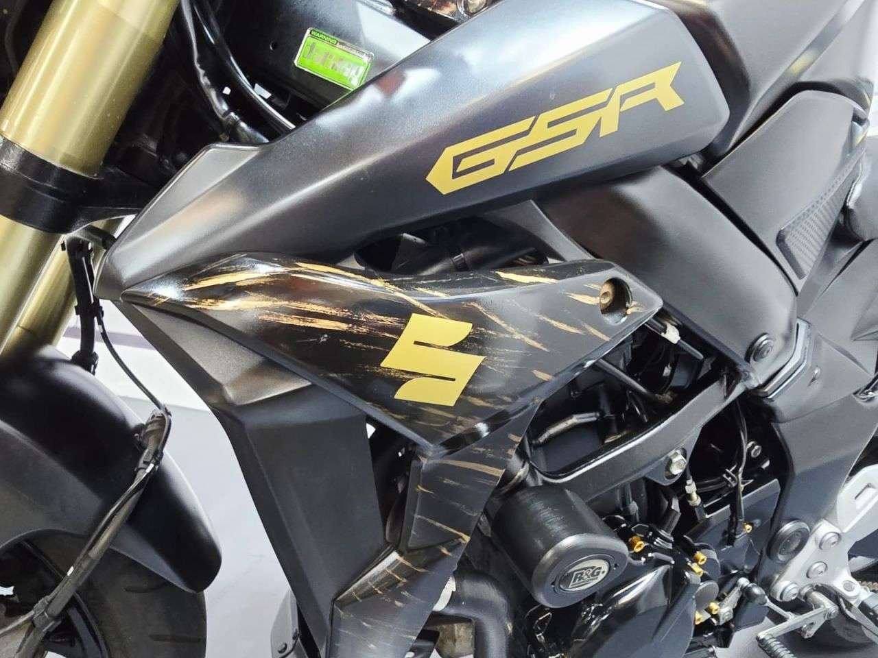 2013 SUZUKI GSR750 2013 SUZUKI GSR750