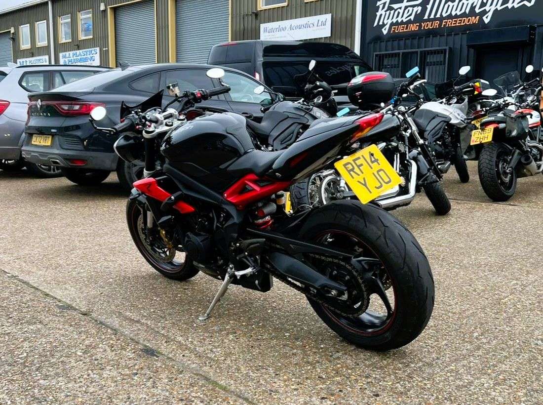 2014 TRIUMPH STREET TRIPLE 675 2014 TRIUMPH STREET TRIPLE 675