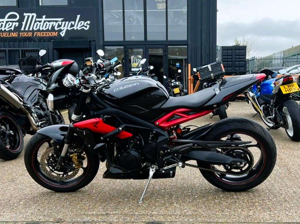 2014 TRIUMPH STREET TRIPLE 675 2014 TRIUMPH STREET TRIPLE 675