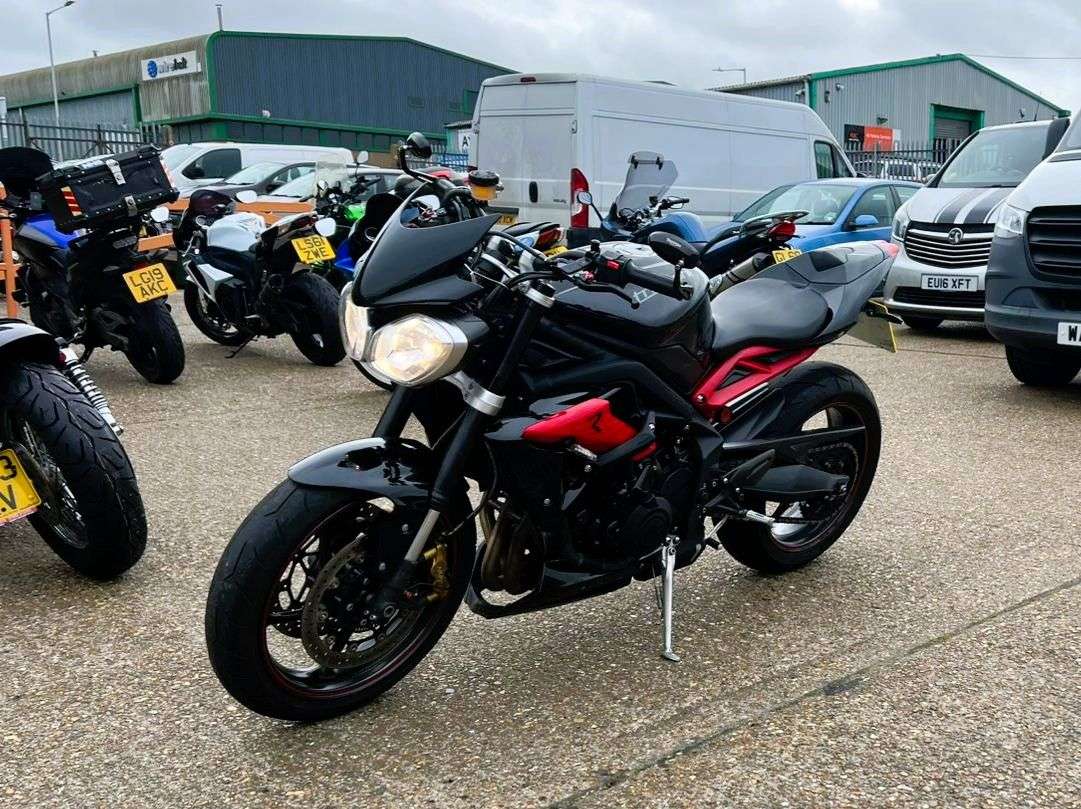 2014 TRIUMPH STREET TRIPLE 675 2014 TRIUMPH STREET TRIPLE 675