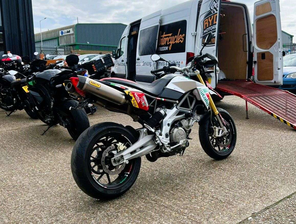 A 2011 APRILIA DORSODURO 750 - BUY ONLINE 24 HRS A DAY - FINANCE AVAILABLE - ALL TYPES OF CREDIT ACCEPTE A 2011 APRILIA DORSODURO 750 - BUY ONLINE 24 HRS A DAY - FINANCE AVAILABLE - ALL TYPES OF CREDIT ACCEPTE