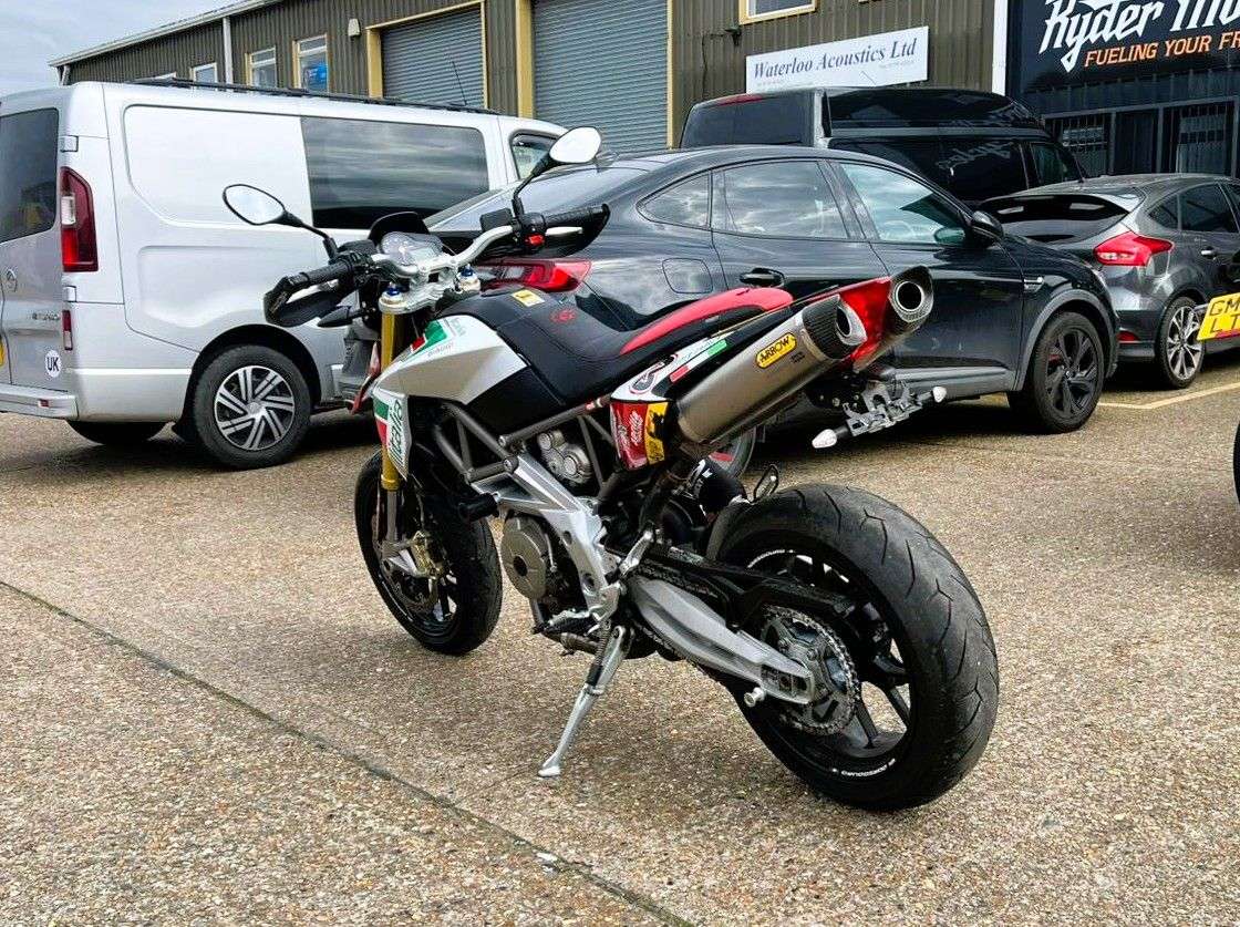 2011 APRILIA DORSODURO 750 2011 APRILIA DORSODURO 750