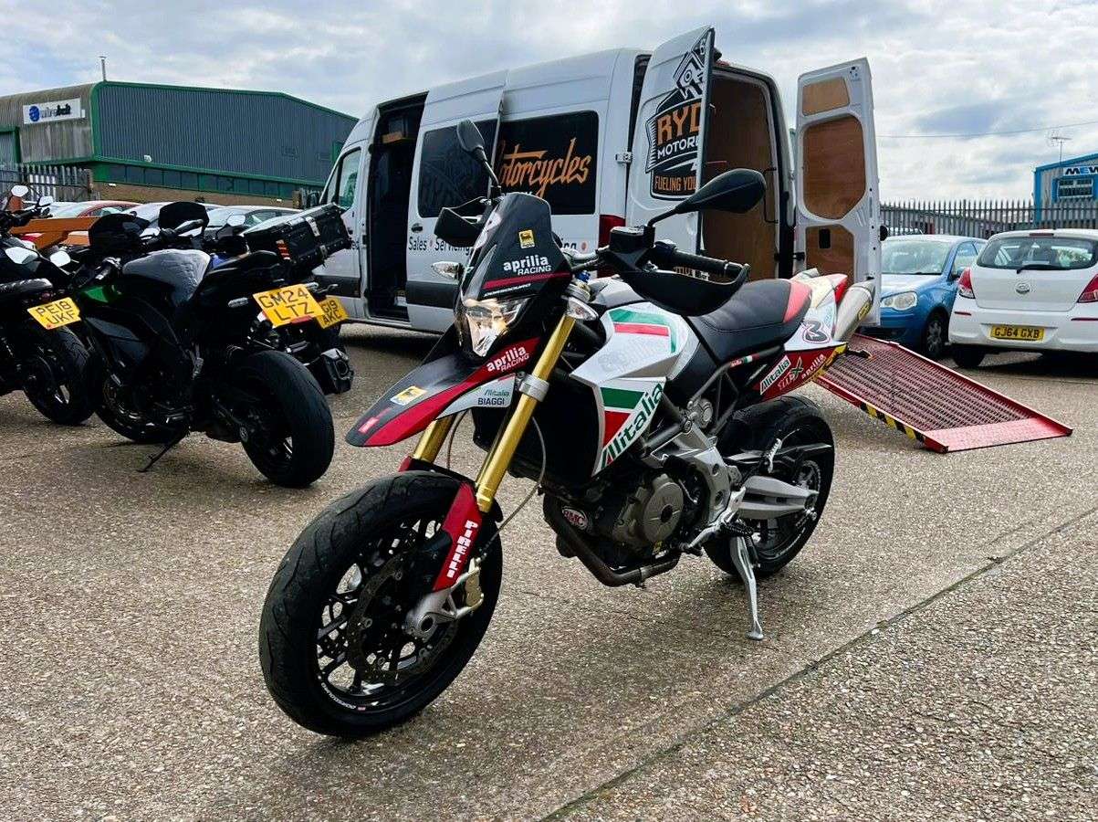 2011 APRILIA DORSODURO 750 2011 APRILIA DORSODURO 750