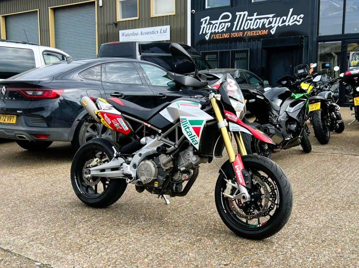 2011 APRILIA DORSODURO 750 2011 APRILIA DORSODURO 750