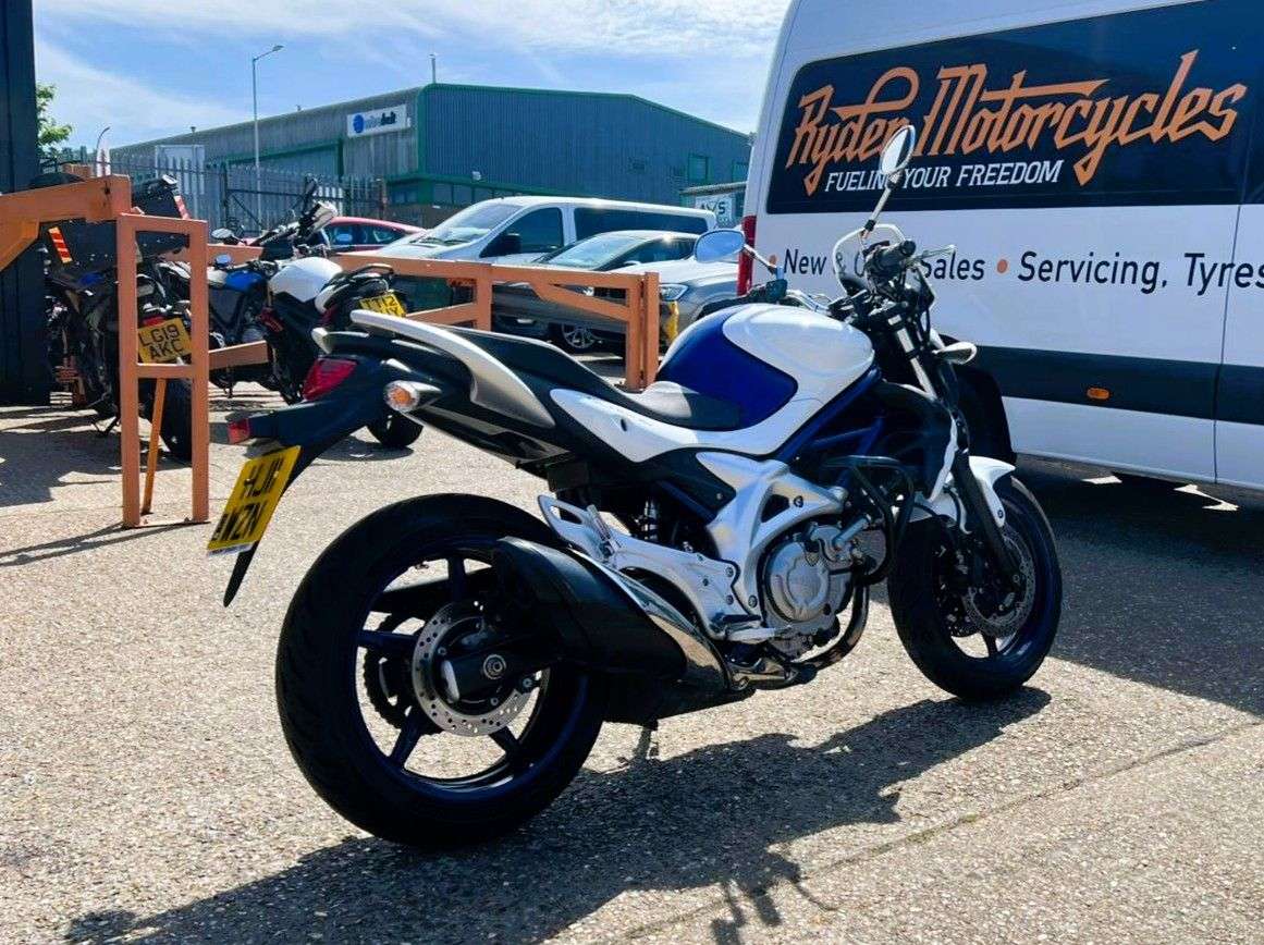 A 2011 SUZUKI GLADIUS 650 - BUY ONLINE 24 HRS A DAY - FINANCE AVAILABLE - ALL TYPES OF CREDIT ACCEPTE A 2011 SUZUKI GLADIUS 650 - BUY ONLINE 24 HRS A DAY - FINANCE AVAILABLE - ALL TYPES OF CREDIT ACCEPTE