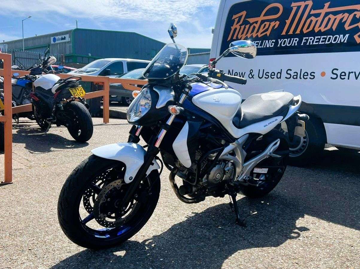 2011 SUZUKI GLADIUS 650 2011 SUZUKI GLADIUS 650