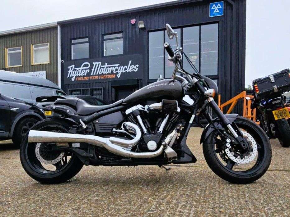 A 2004 YAMAHA XV1700 ROAD STAR WARRIOR WITH COBRA EXHAUST A 2004 YAMAHA XV1700 ROAD STAR WARRIOR WITH COBRA EXHAUST