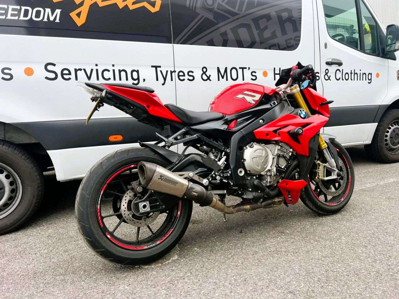 A 2015 BMW S 1000 R - BUY ONLINE 24 HRS A DAY - FINANCE AVAILABLE - ALL TYPES OF CREDIT ACCEPTE A 2015 BMW S 1000 R - BUY ONLINE 24 HRS A DAY - FINANCE AVAILABLE - ALL TYPES OF CREDIT ACCEPTE
