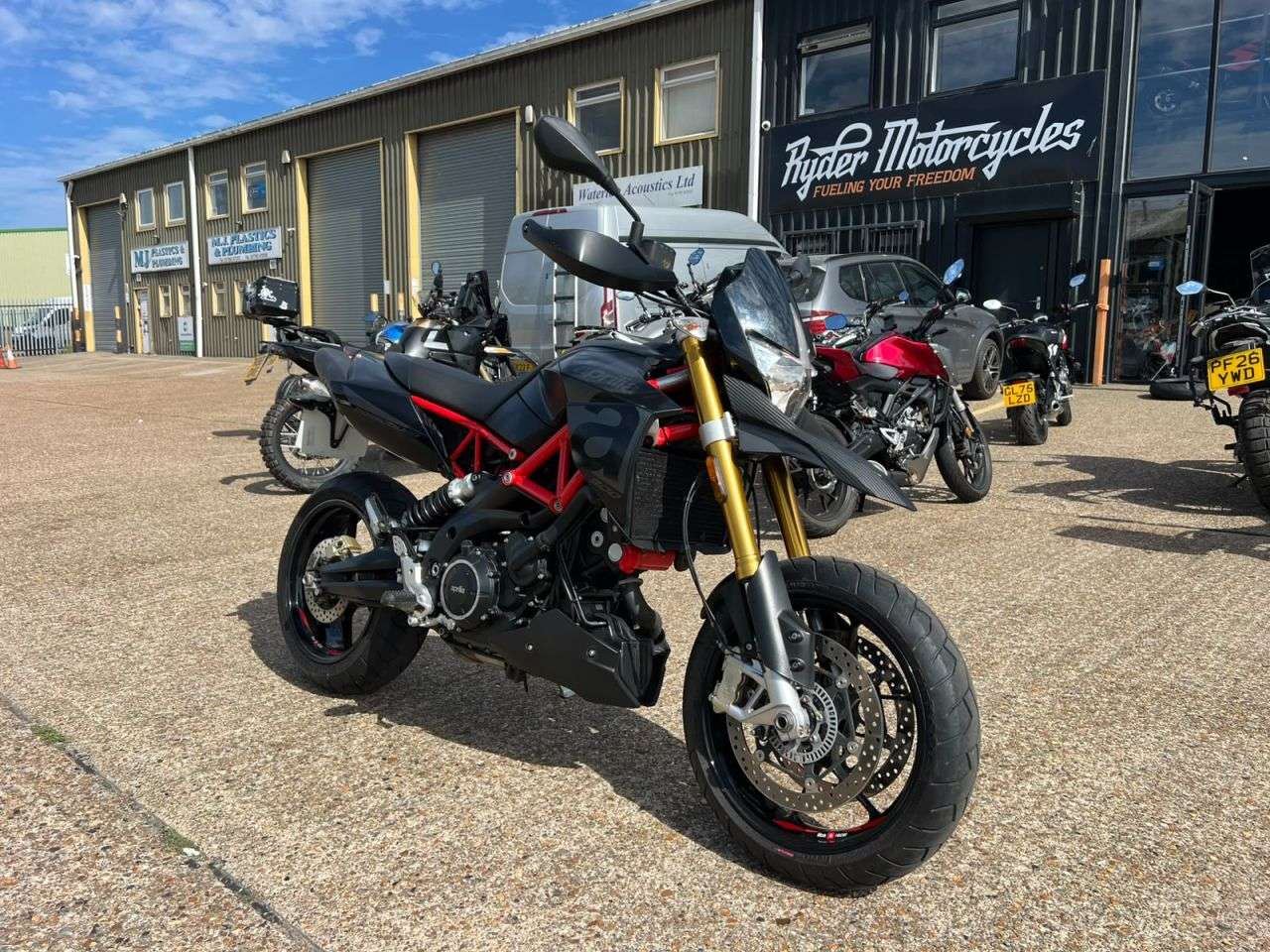 2018 APRILIA DORSODURO 900 2018 APRILIA DORSODURO 900