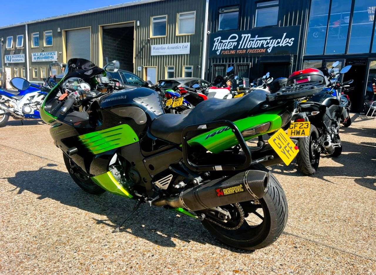 2011 KAWASAKI ZZR1400 2011 KAWASAKI ZZR1400