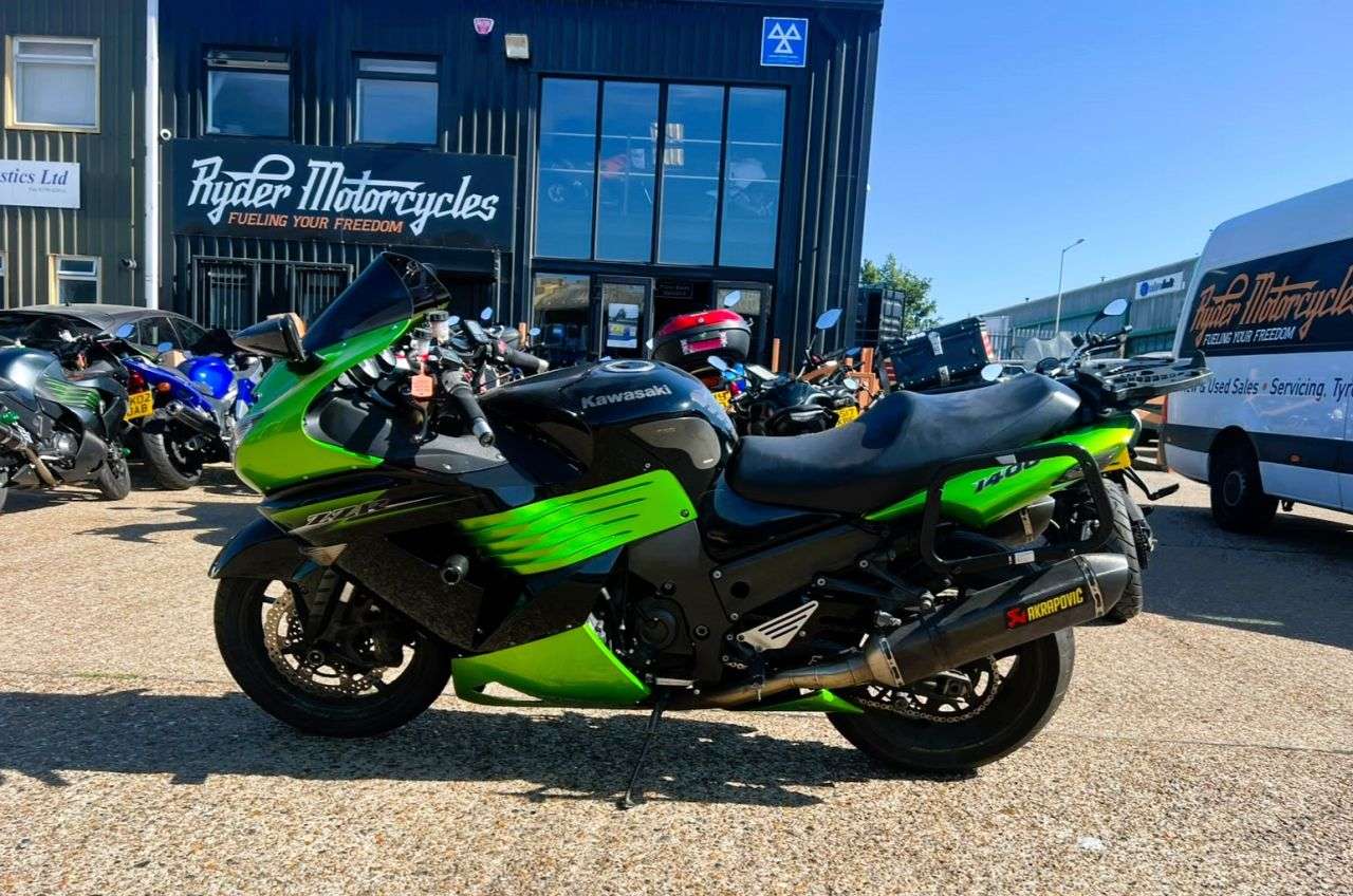 2011 KAWASAKI ZZR1400 2011 KAWASAKI ZZR1400