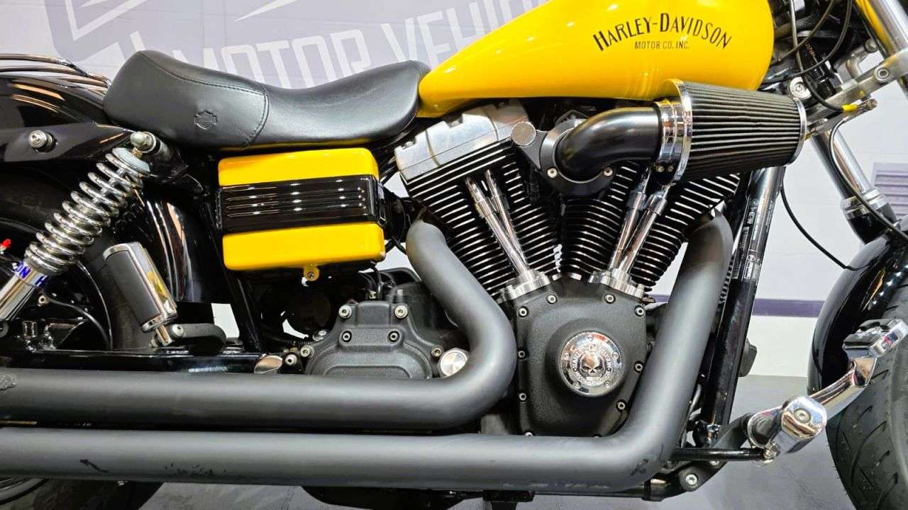 2011 HARLEY-DAVIDSON DYNA 2011 HARLEY-DAVIDSON DYNA