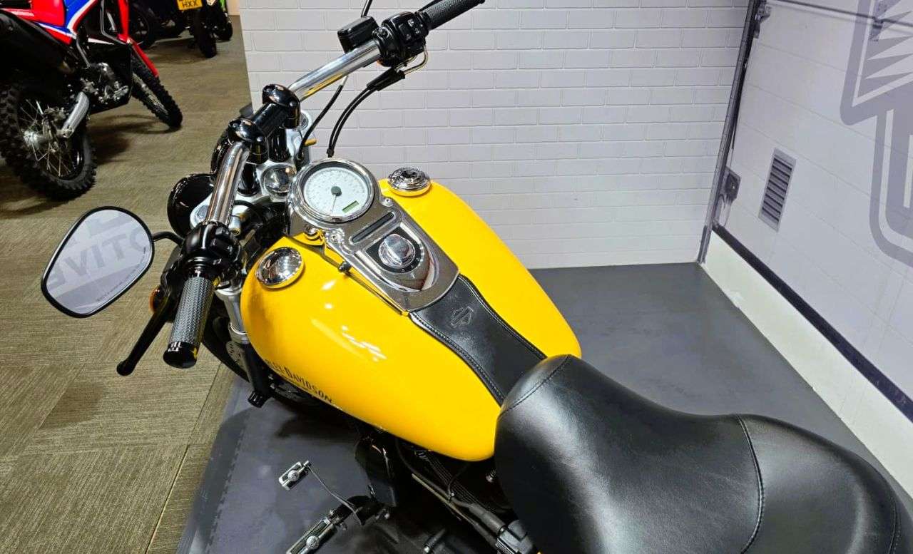 2011 HARLEY-DAVIDSON DYNA 2011 HARLEY-DAVIDSON DYNA