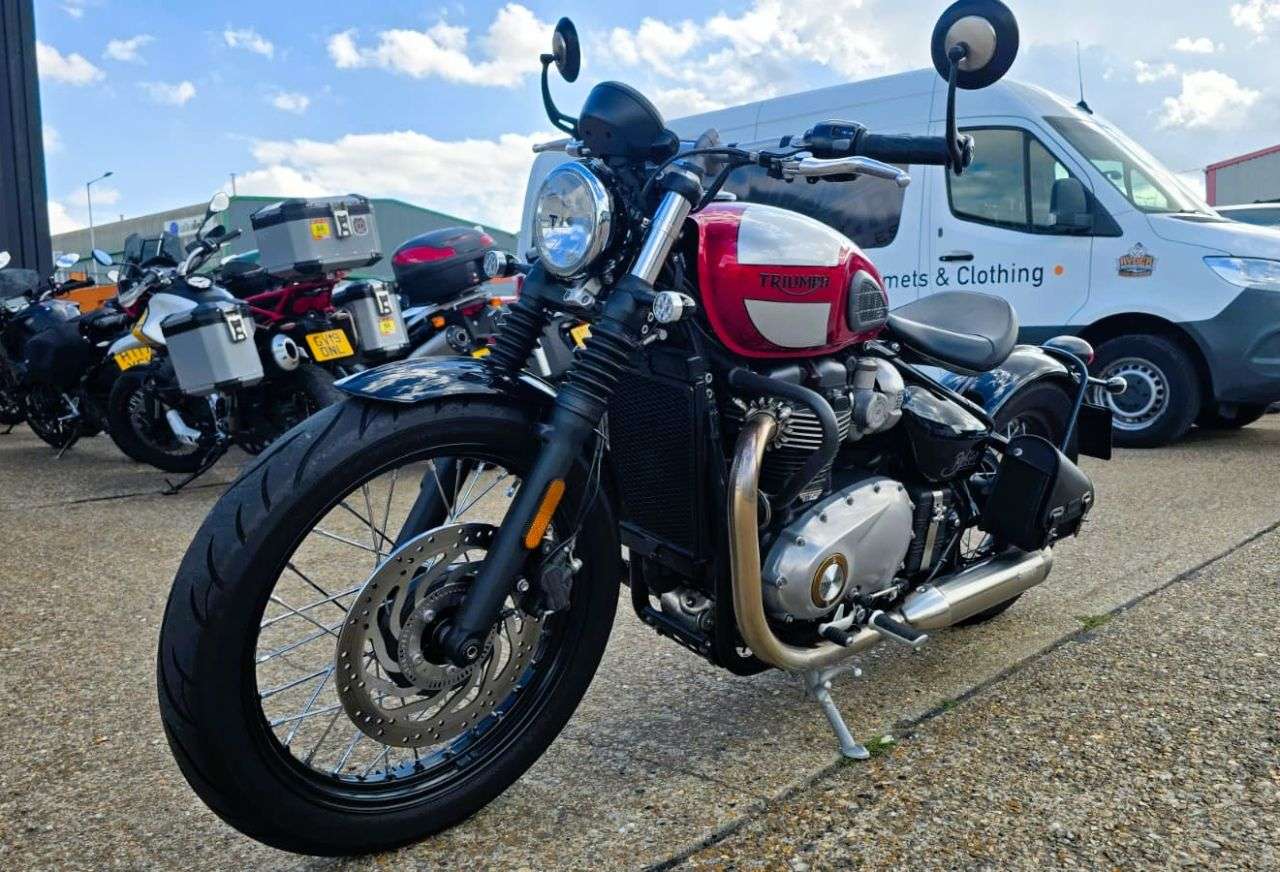 2017 TRIUMPH BOBBER 2017 TRIUMPH BOBBER