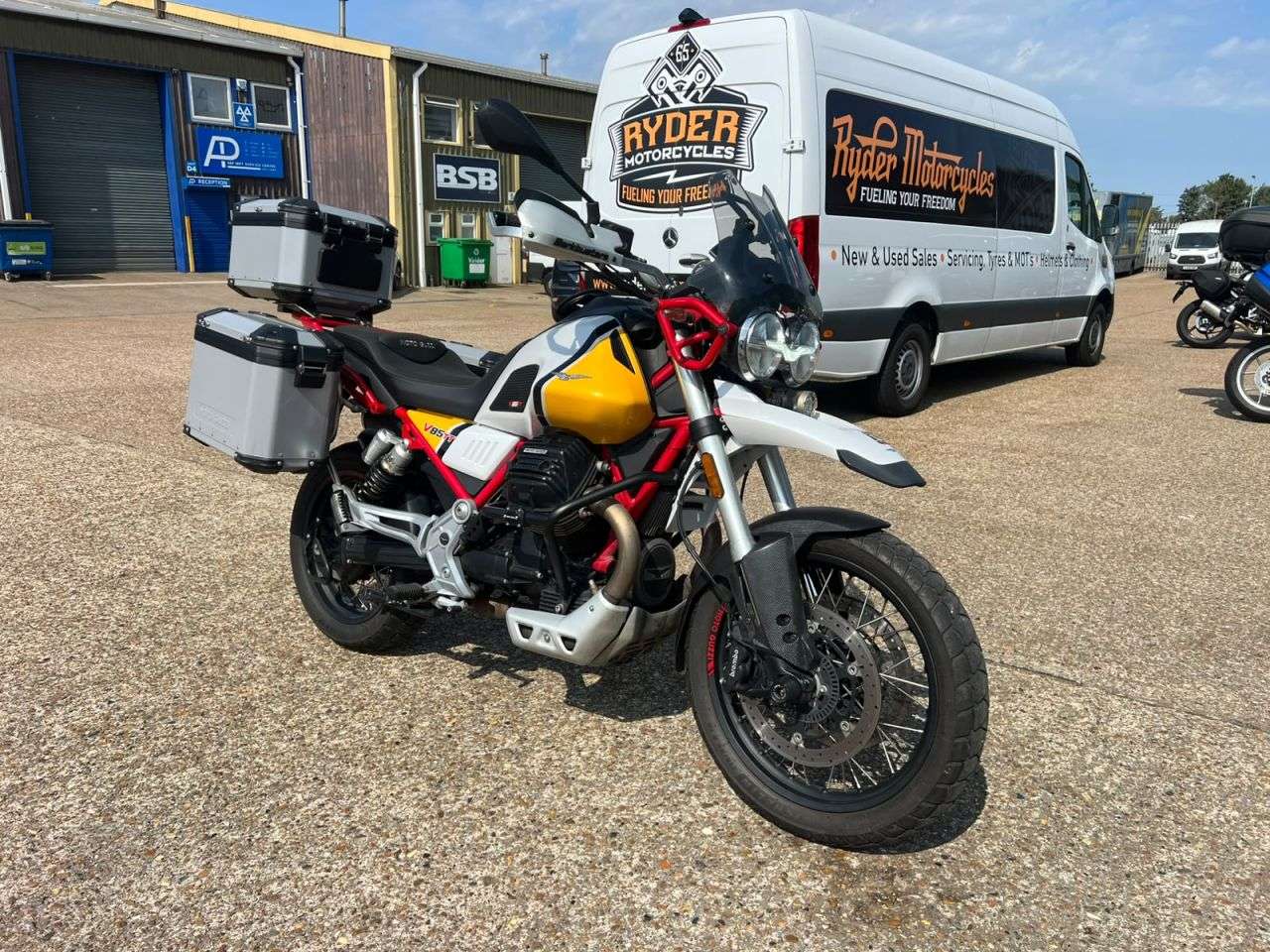 2019 MOTO GUZZI V85 2019 MOTO GUZZI V85
