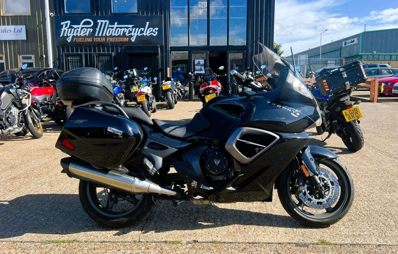 A 2016 TRIUMPH TROPHY 1200 SE - BUY ONLINE 24 HRS A DAY - FINANCE AVAILABLE - ALL TYPES OF CREDIT ACCE A 2016 TRIUMPH TROPHY 1200 SE - BUY ONLINE 24 HRS A DAY - FINANCE AVAILABLE - ALL TYPES OF CREDIT ACCE