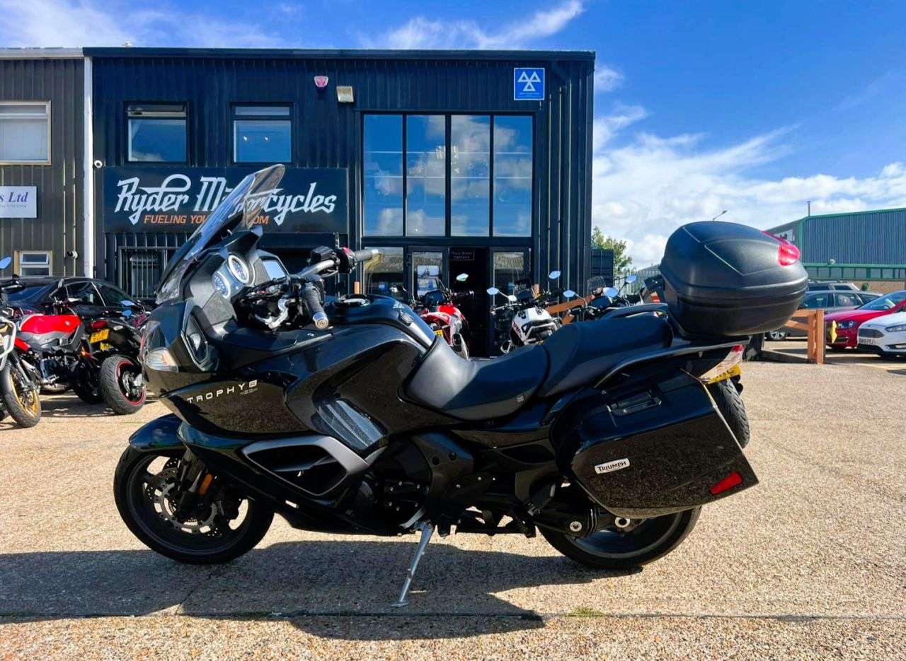 2016 TRIUMPH TROPHY 1200 2016 TRIUMPH TROPHY 1200