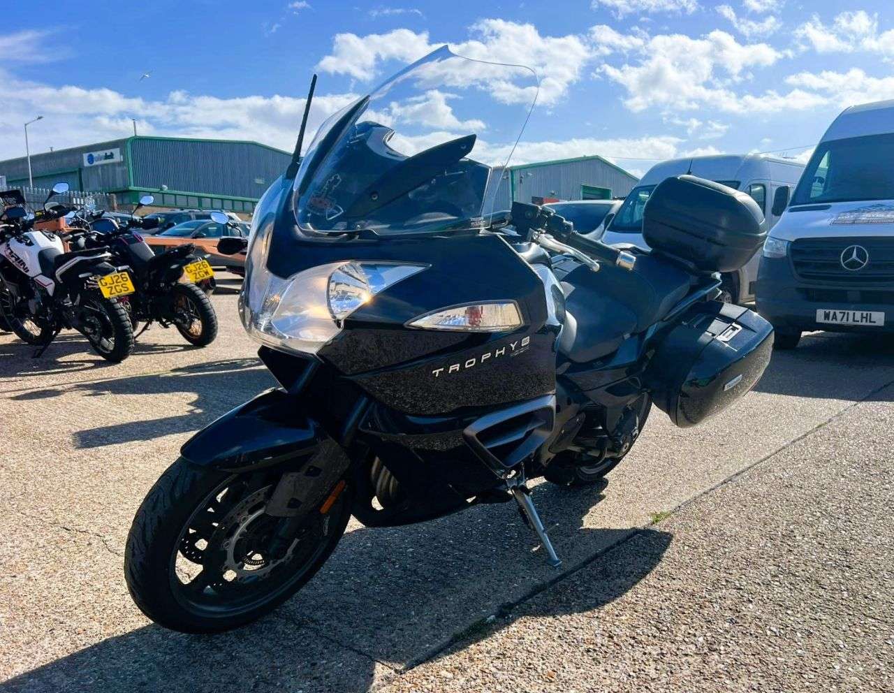 2016 TRIUMPH TROPHY 1200 2016 TRIUMPH TROPHY 1200