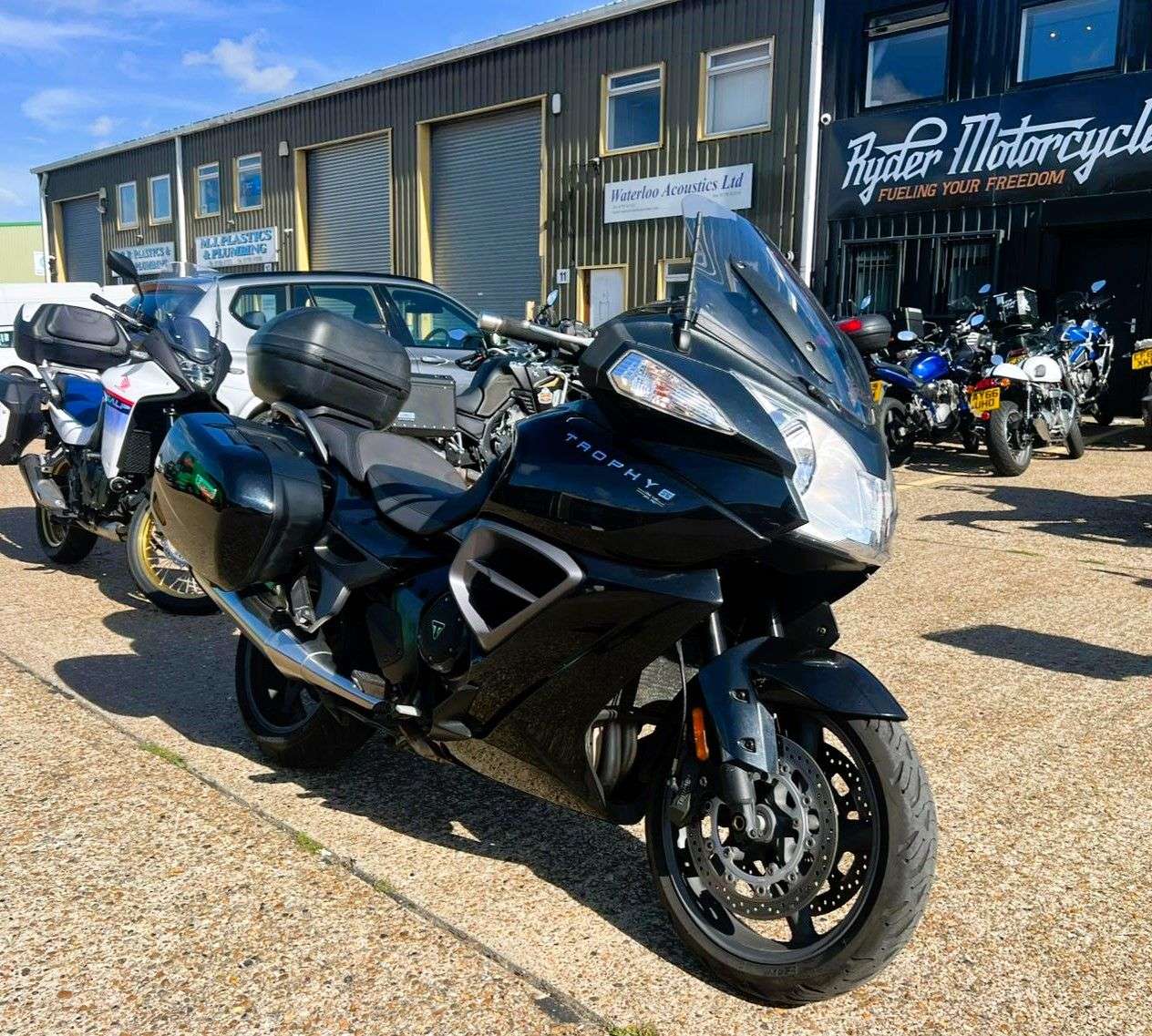 2016 TRIUMPH TROPHY 1200 2016 TRIUMPH TROPHY 1200