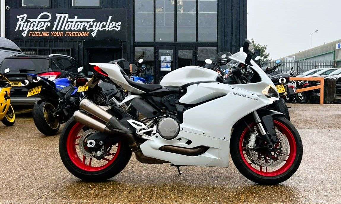 A 2016 DUCATI 959 PANIGALE - BUY ONLINE 24 HRS A DAY - FINANCE AVAILABLE - ALL TYPES OF CREDIT ACCEPTE A 2016 DUCATI 959 PANIGALE - BUY ONLINE 24 HRS A DAY - FINANCE AVAILABLE - ALL TYPES OF CREDIT ACCEPTE