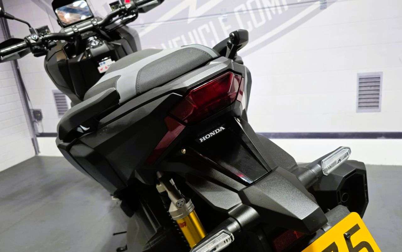 2025 HONDA ADV 350 2025 HONDA ADV 350