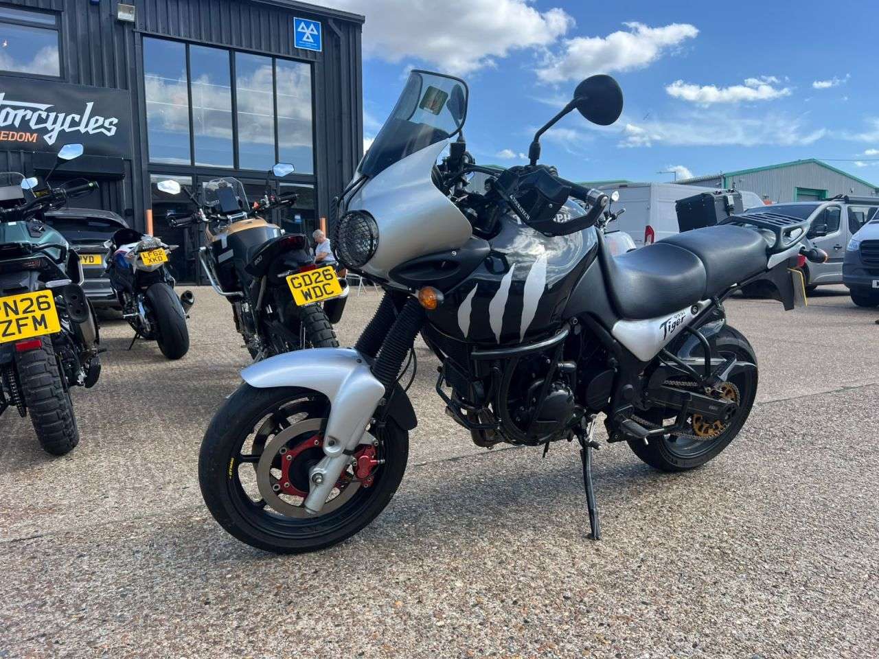 2001 TRIUMPH TIGER 955I 2001 TRIUMPH TIGER 955I