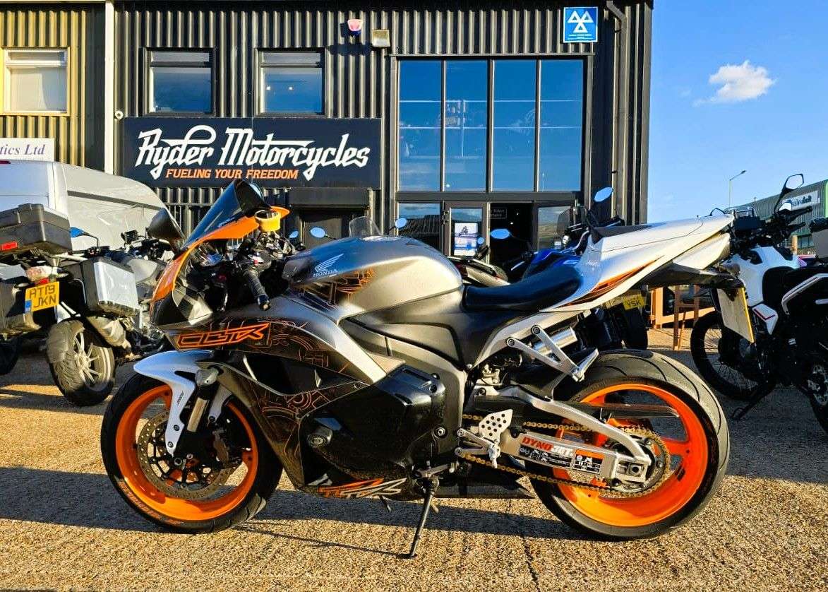 2011 HONDA CBR600RR 2011 HONDA CBR600RR