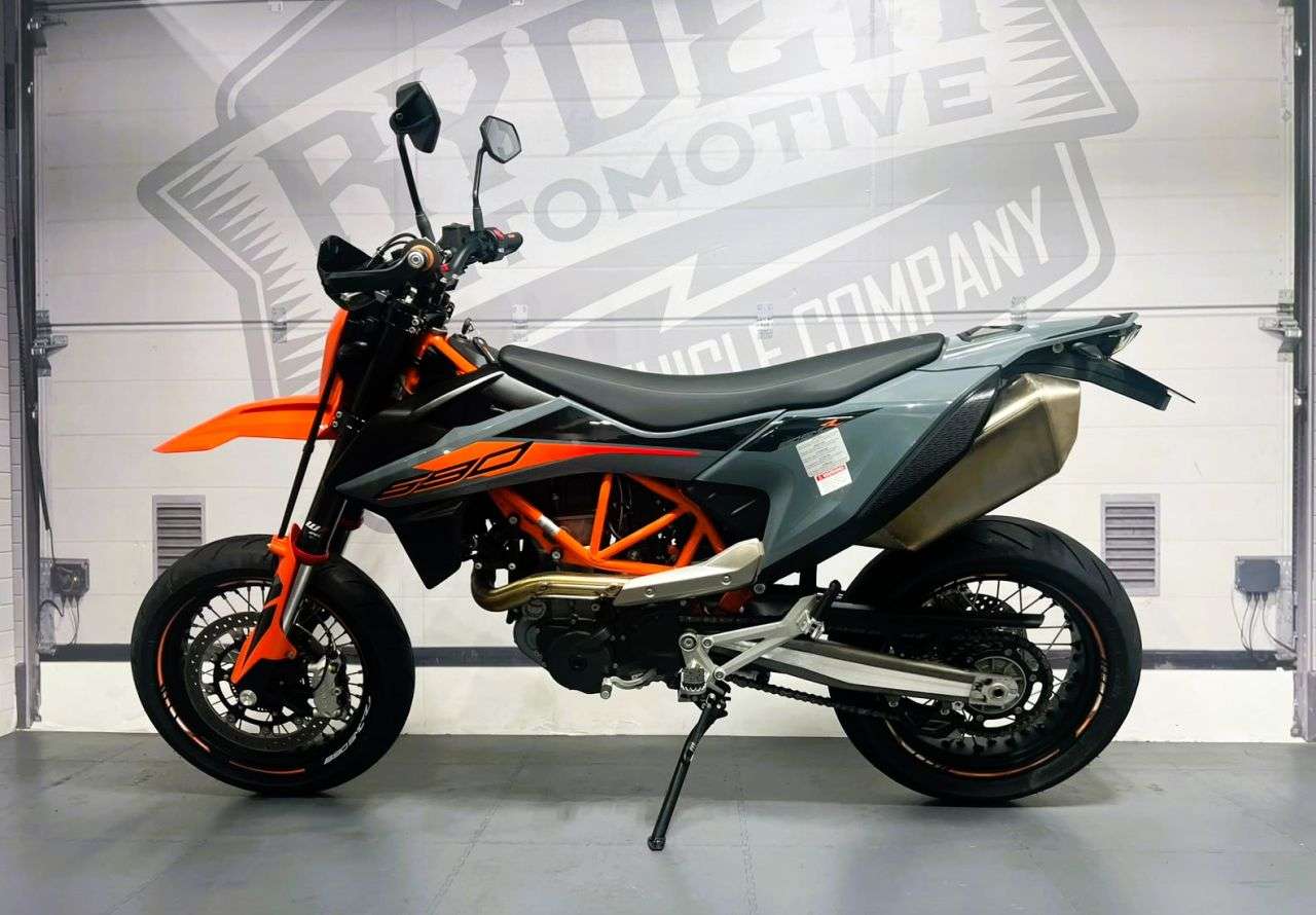 2023 KTM 690 SMC R 2023 KTM 690 SMC R