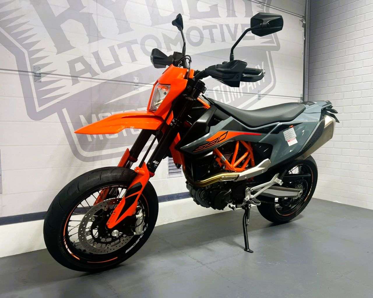 2023 KTM 690 SMC R 2023 KTM 690 SMC R