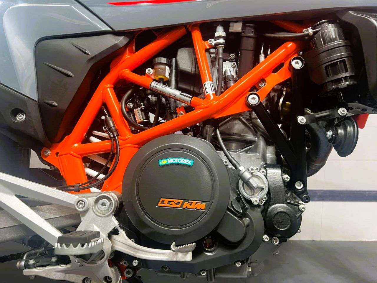 2023 KTM 690 SMC R 2023 KTM 690 SMC R