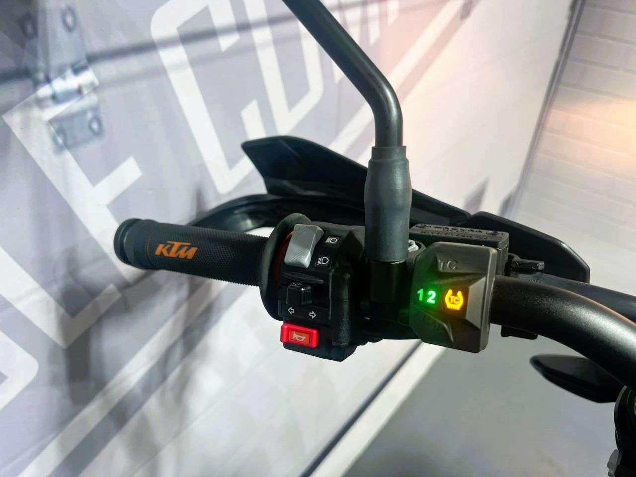 2023 KTM 690 SMC R 2023 KTM 690 SMC R