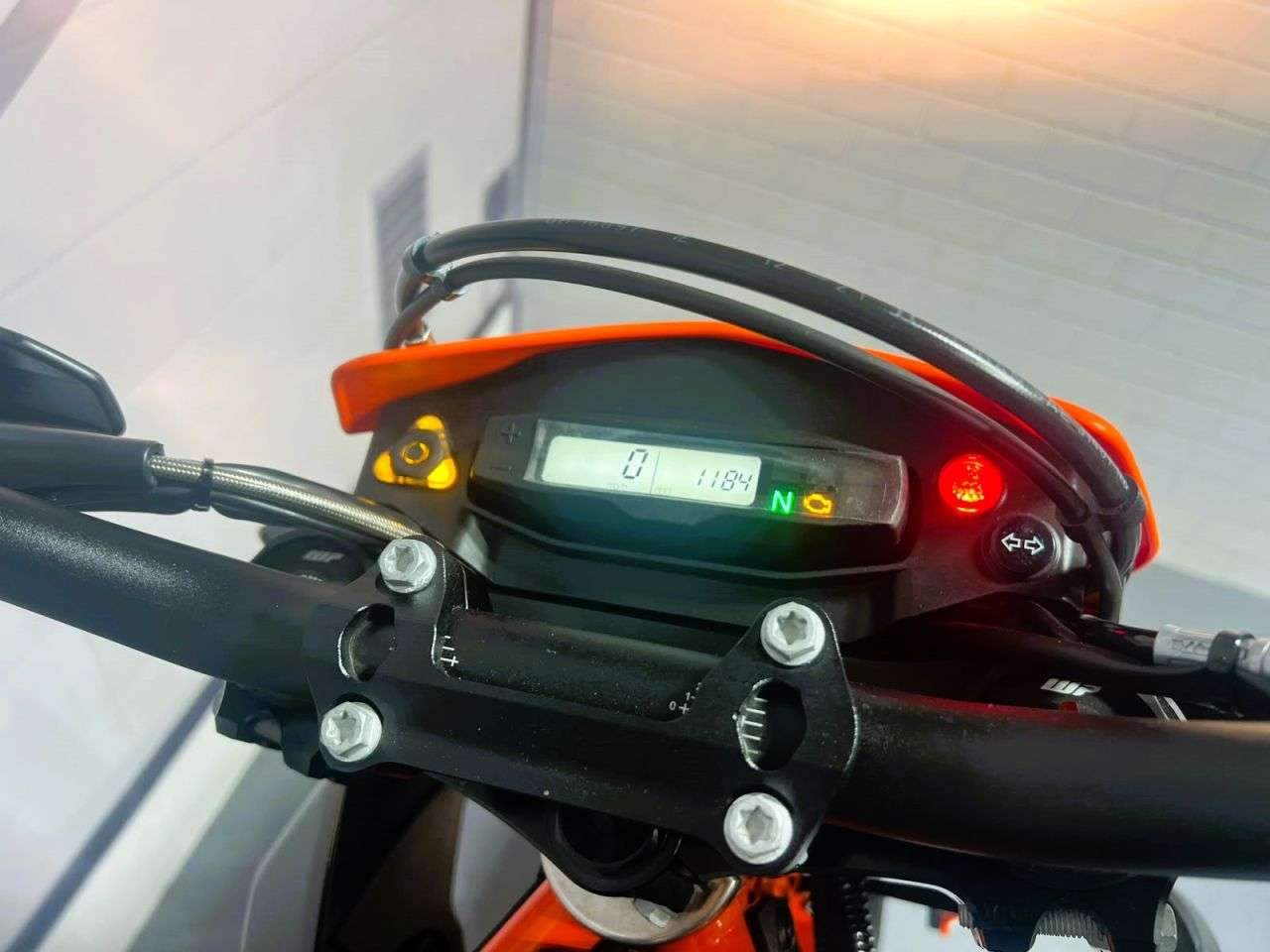 2023 KTM 690 SMC R 2023 KTM 690 SMC R