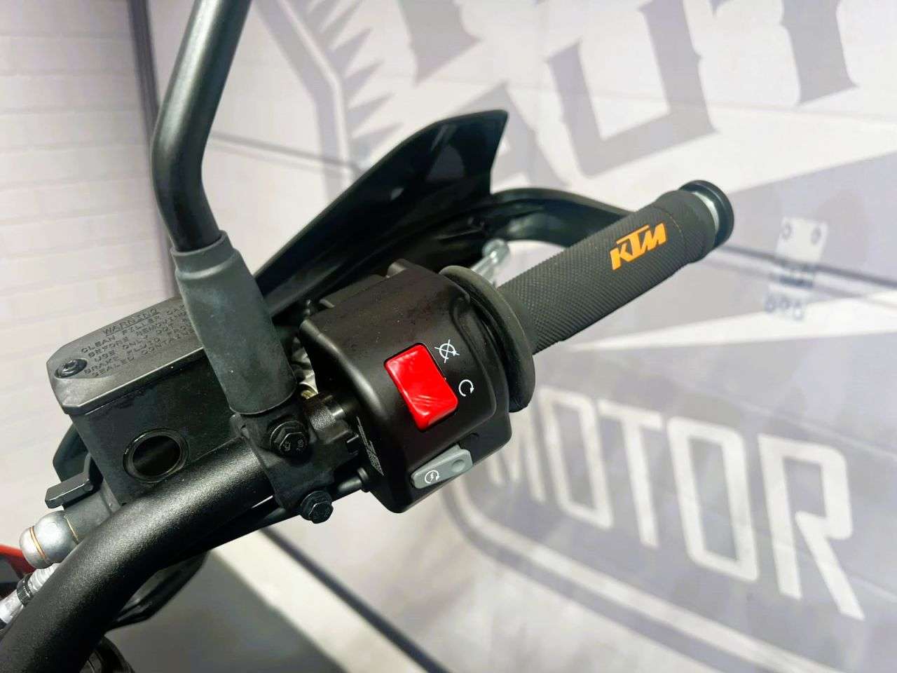 2023 KTM 690 SMC R 2023 KTM 690 SMC R