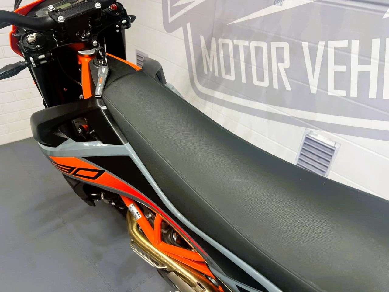 2023 KTM 690 SMC R 2023 KTM 690 SMC R