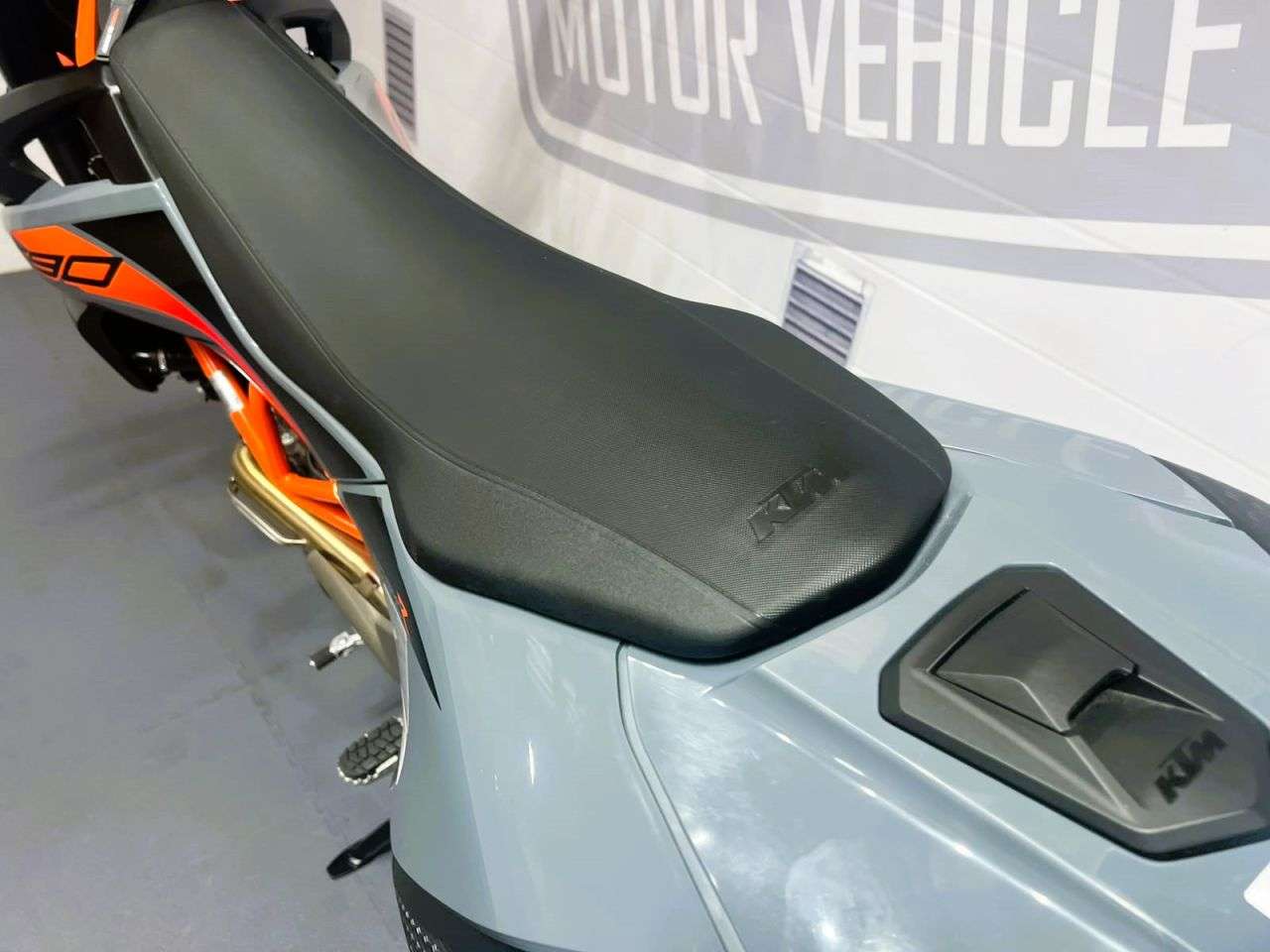 2023 KTM 690 SMC R 2023 KTM 690 SMC R