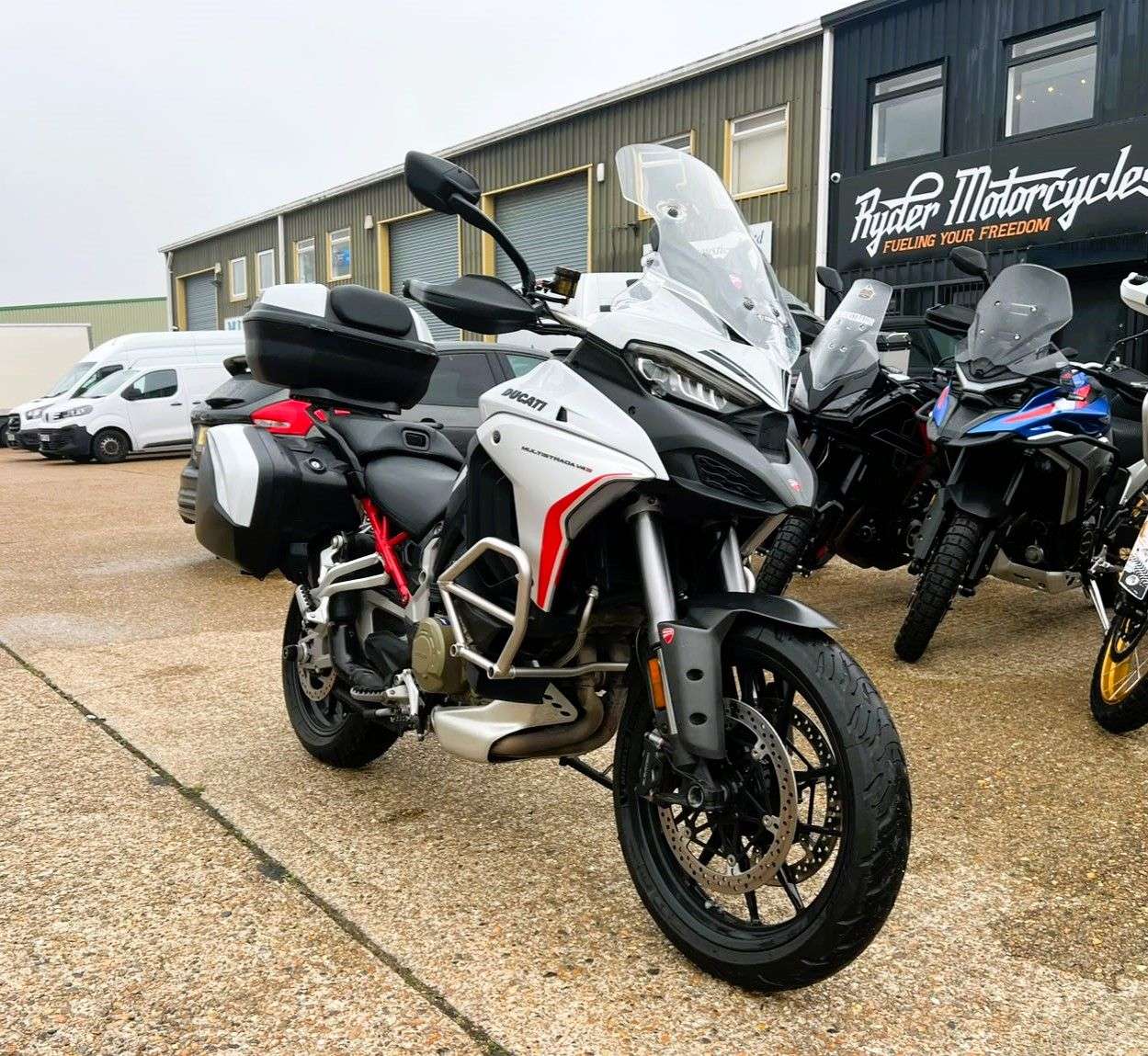 2023 DUCATI MULTISTRADA V4 2023 DUCATI MULTISTRADA V4