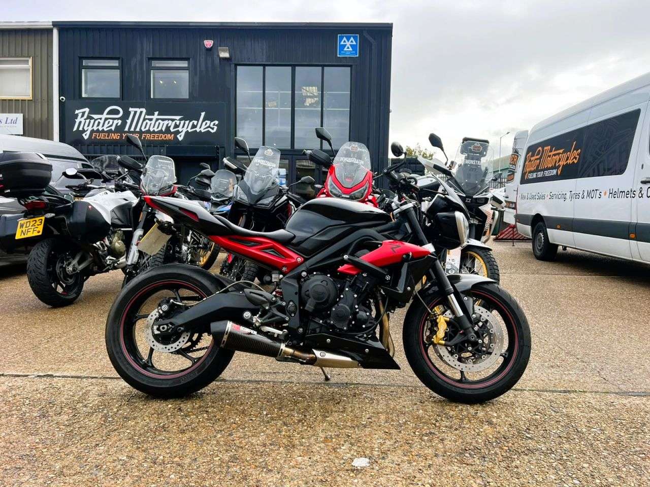 A 2014 TRIUMPH STREET TRIPLE 675 R - BUY ONLINE 24 HRS A DAY - FINANCE AVAILABLE - ALL TYPES OF CREDIT ACCEP A 2014 TRIUMPH STREET TRIPLE 675 R - BUY ONLINE 24 HRS A DAY - FINANCE AVAILABLE - ALL TYPES OF CREDIT ACCEP