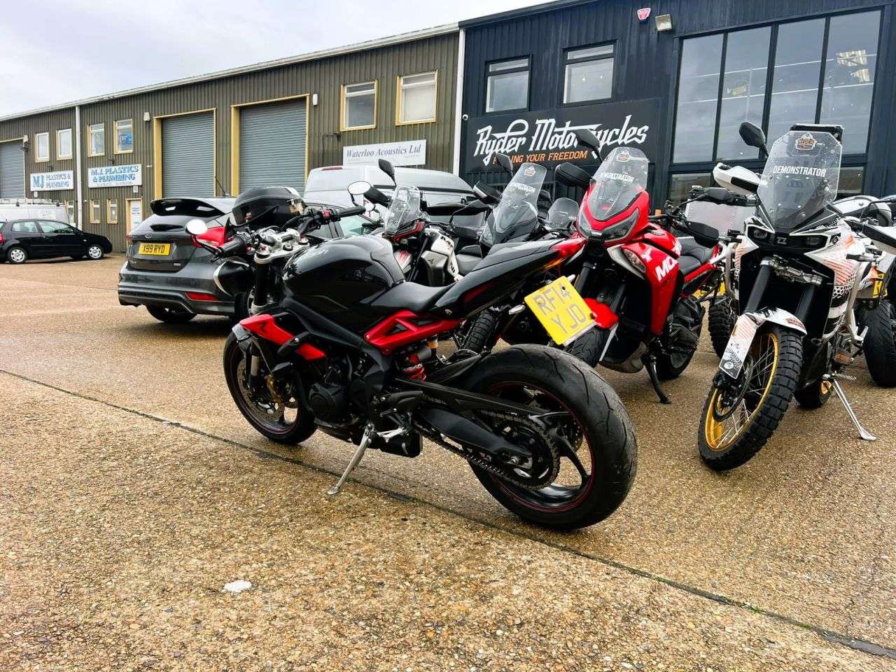 2014 TRIUMPH STREET TRIPLE 675 2014 TRIUMPH STREET TRIPLE 675