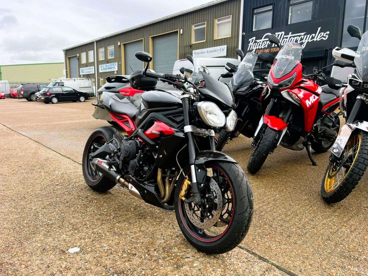 2014 TRIUMPH STREET TRIPLE 675 2014 TRIUMPH STREET TRIPLE 675
