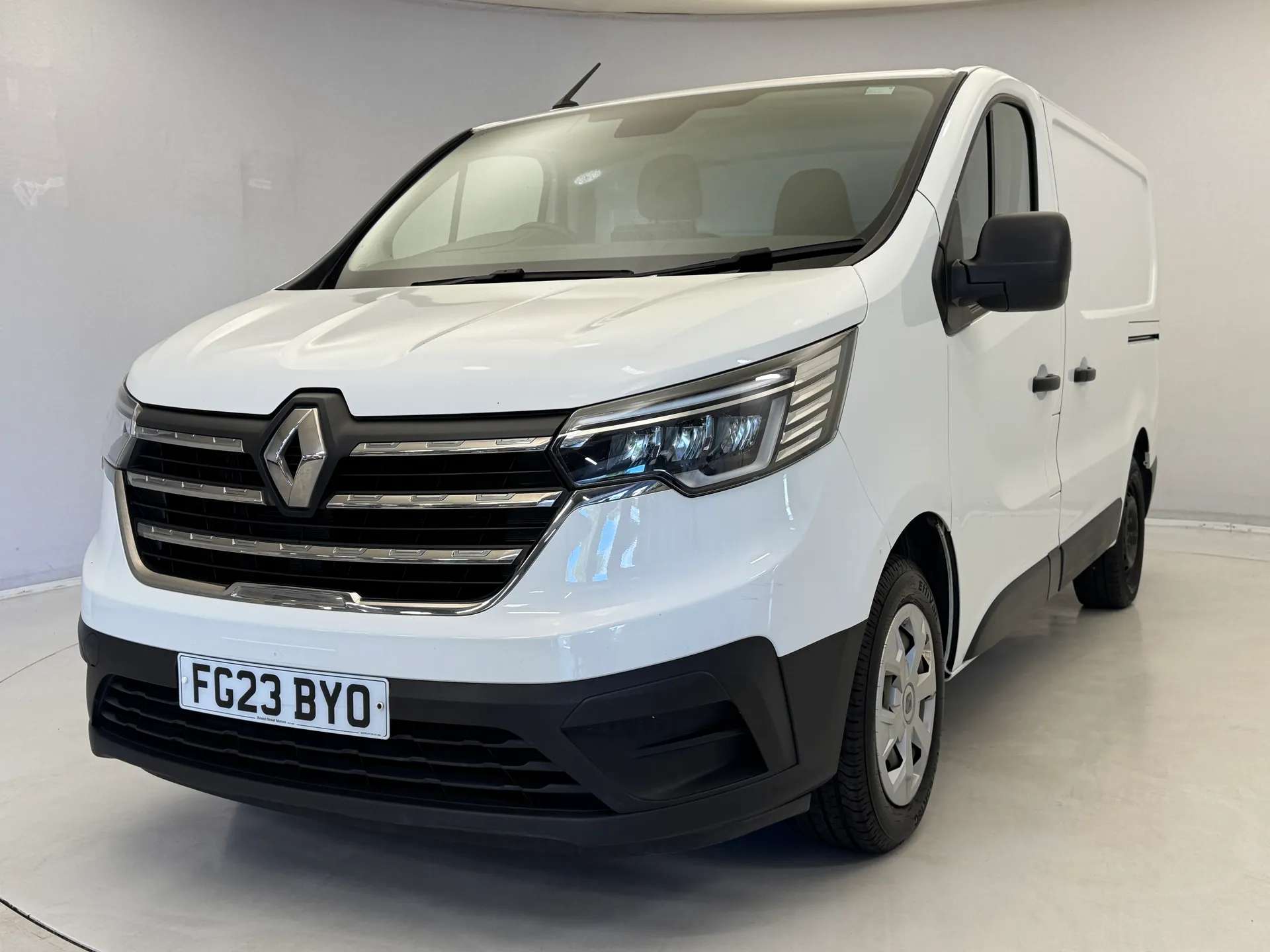 A 2023 RENAULT TRAFIC SL28 Blue dCi 130 Business+ Van A 2023 RENAULT TRAFIC SL28 Blue dCi 130 Business+ Van
