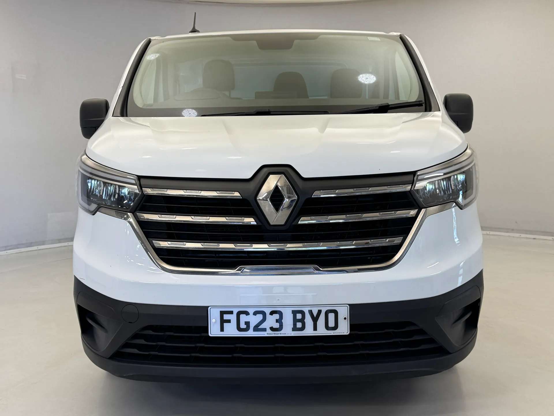 A 2023 RENAULT TRAFIC SL28 Blue dCi 130 Business+ Van A 2023 RENAULT TRAFIC SL28 Blue dCi 130 Business+ Van