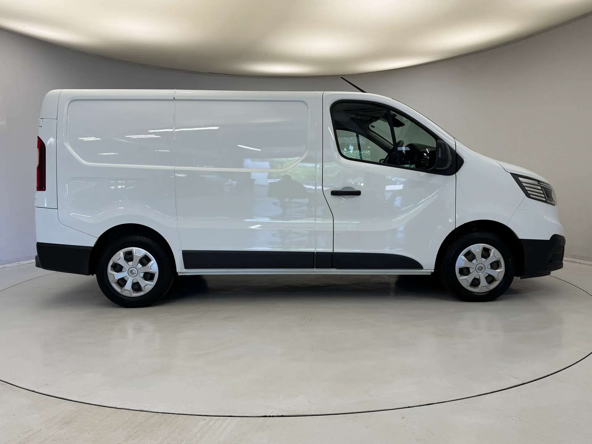 A 2023 RENAULT TRAFIC SL28 Blue dCi 130 Business+ Van A 2023 RENAULT TRAFIC SL28 Blue dCi 130 Business+ Van